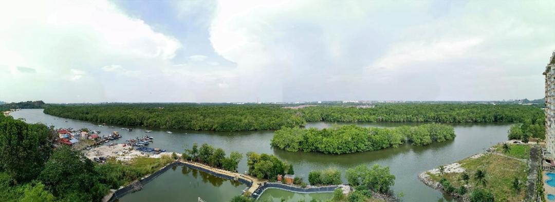 Desair Apartment By SCHT Lumut Bagian luar foto
