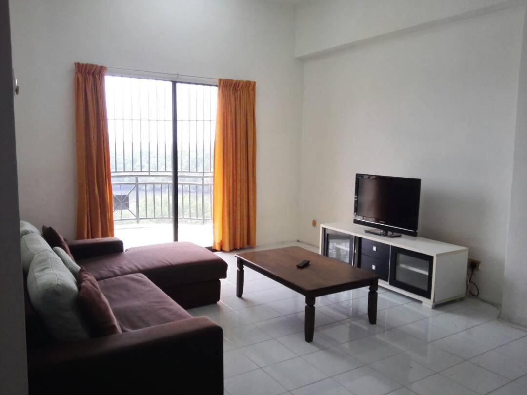 Desair Apartment By SCHT Lumut Bagian luar foto